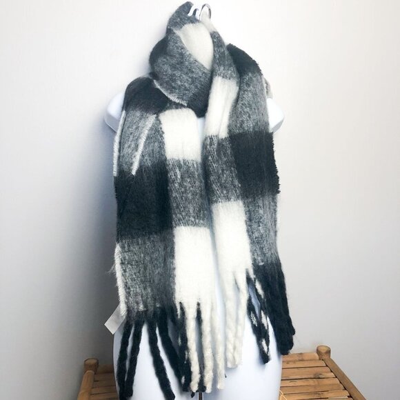 NWT New Directions Oversized Cozy Knit Plaid Long Scarf - Picture 1 of 6